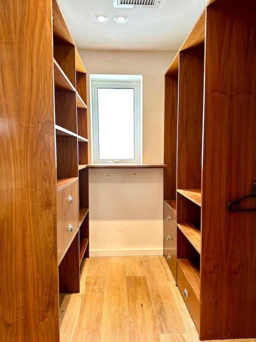 Stunning Panoramic Sea View Beach Location - Sleeps Up To 4 People - Free Parking - The Best Beach! - Great Location - Fast Wifi - Smart Tv - Newly Decorated - Sleeps Up To 4! Close To Bournemouth & Poole Town Centre & Sandbanks Exterior foto