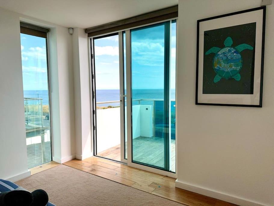 Stunning Panoramic Sea View Beach Location - Sleeps Up To 4 People - Free Parking - The Best Beach! - Great Location - Fast Wifi - Smart Tv - Newly Decorated - Sleeps Up To 4! Close To Bournemouth & Poole Town Centre & Sandbanks Exterior foto