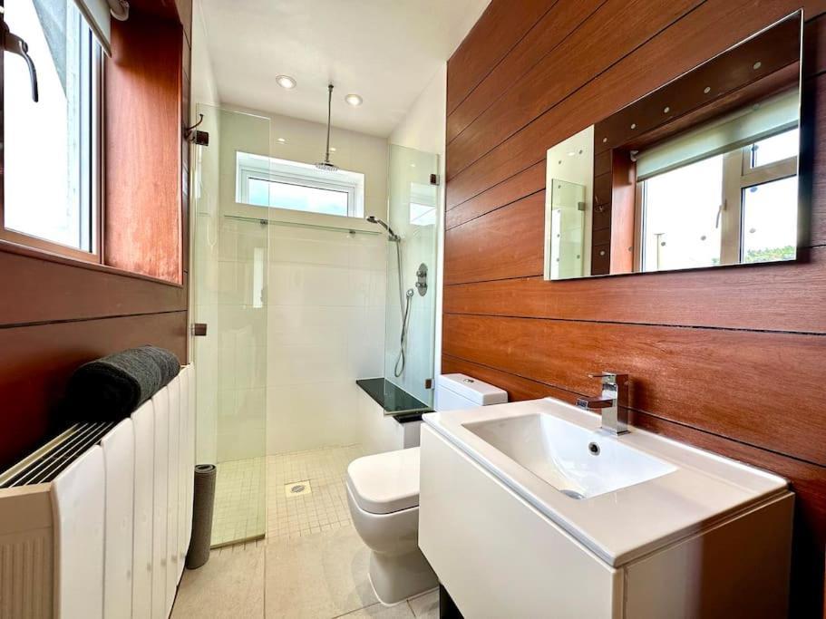 Stunning Panoramic Sea View Beach Location - Sleeps Up To 4 People - Free Parking - The Best Beach! - Great Location - Fast Wifi - Smart Tv - Newly Decorated - Sleeps Up To 4! Close To Bournemouth & Poole Town Centre & Sandbanks Exterior foto